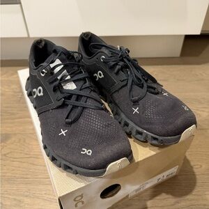 On Running Women’s Shoes (Size 7)